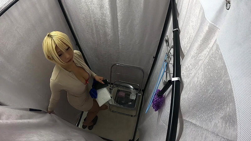 金髪ギャルがセクシー下着にお着替え 画像1