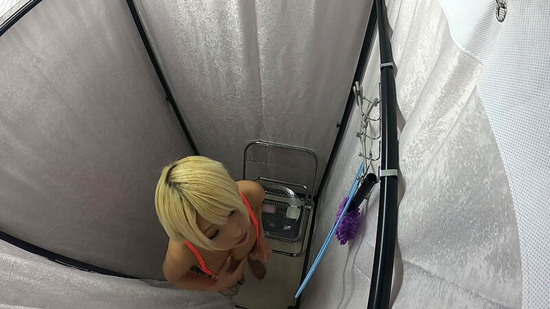 金髪ギャルがセクシー下着にお着替え 画像10