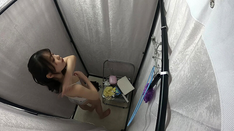 へそ出しルック！セクシーおねえさんのお着替え 画像6