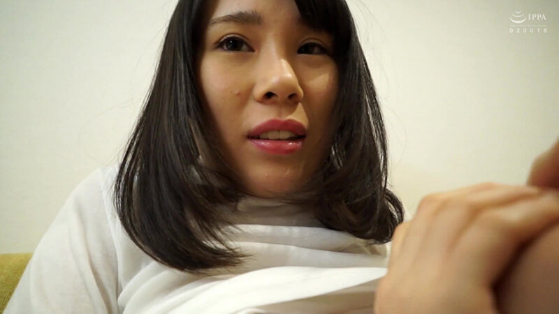 細身美乳ボディの美少女が手マンで潮吹き！！ サンプル