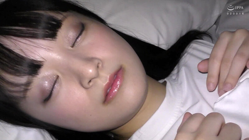 玉裏も舐めてくれるドールフェイスの色白巨乳の女の子 サンプル