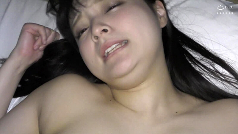 玉裏も舐めてくれるドールフェイスの色白巨乳の女の子 サンプル