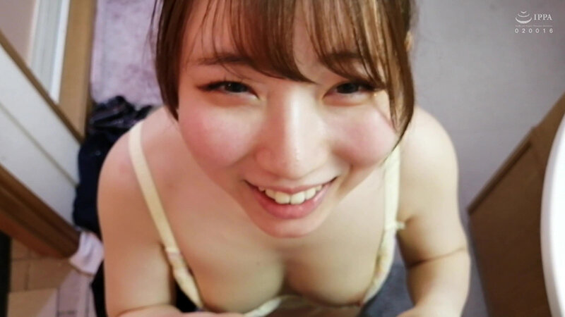 洗面所でパイパンガールとイチャつきSEX！ 画像1