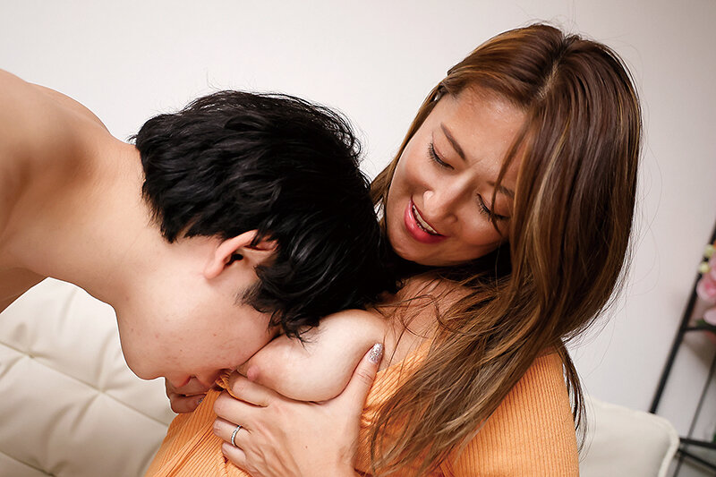 たわわな胸元を見せつけ誘惑してくる上司の奥さん 吹石れな 3枚目