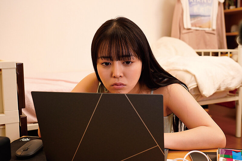 巨乳美大生の悲劇!?課題のヌードモデルを兄と父にお願いしたら勃起が収まらずそのまま3P連続射精!? 羽月乃蒼 2枚目