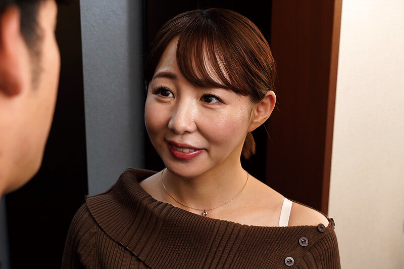 一見普通のおばさん家政婦だが、実は女王様気質のド痴女だった！？ 成宮いろは 画像3