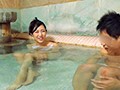 温泉大好き女子大生の皆さん！彼女いない歴35年の童貞君と密着混浴してくれませんか？タオル一枚女体観察からの、全身湯しずく舐めとり＆たわし洗い＆あわあわ素股、夢の赤面プレイ全部盛り筆おろし！ サンプル画像11