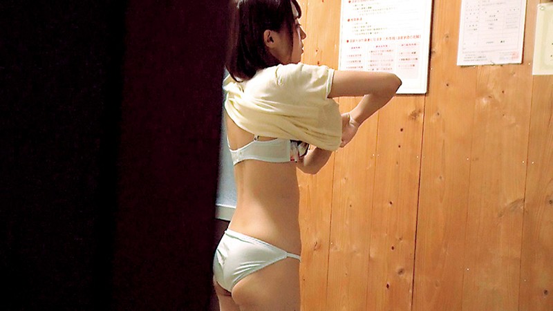 温泉大好き女子大生の皆さん！彼女いない歴35年の童貞君と密着混浴してくれませんか？タオル一枚女体観察からの、全身湯しずく舐めとり＆たわし洗い＆あわあわ素股、夢の赤面プレイ全部盛り筆おろし！ 18