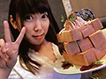 サンプル画像4 - 常に発情状態で股間はグチョ濡れ「私、気づいたら股間を触る癖があるんです」ナプキン必須のイキ潮体質 お弁当屋で働くあやちゃん23歳 AVDebut