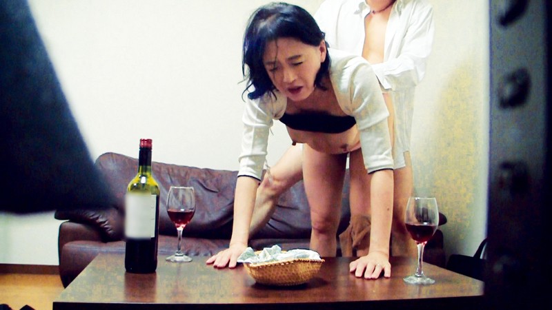 年上女房を酔わせて部下の勃起した肉棒で…M.Tさん60歳 20
