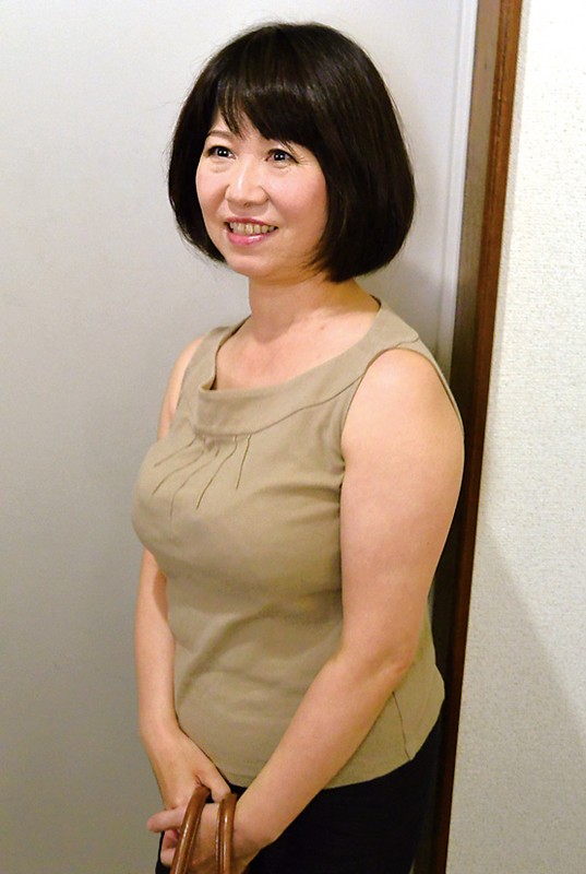 釧路から上京した嫁の母が…爆乳義母 金杉里織 57歳 - Image 2