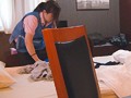 地味な働き者のオバサンほどよくしゃぶる 7〜ホテル従業員編 サンプル画像1