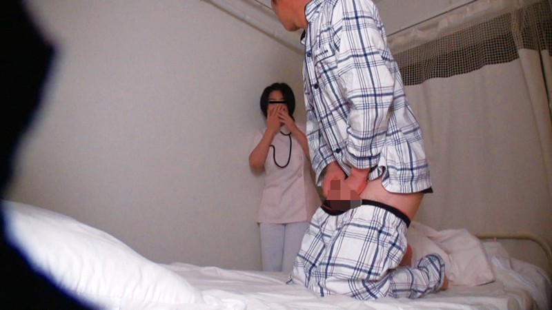 美人ナースにチ○ポ露出！性処理看護もお願いできるか？ 14