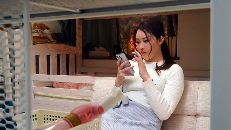 有名私大の女子寮を覗き見る 無防備オナニーの一部始終 #4 1枚目