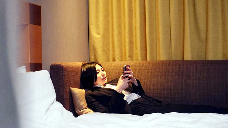 出張先ホテル秘密オナニー 性欲剥き出しOL #3 画像1