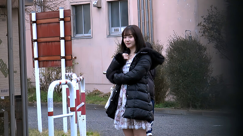 街のお姉さんがエロ過ぎてずっと見てたら、こっそり口で抜いてくれた話 5枚目