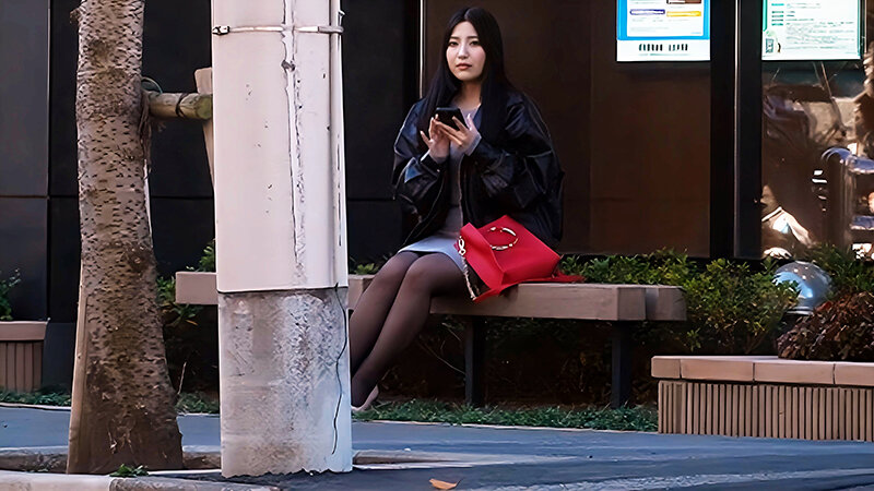 街のお姉さんがエロ過ぎてずっと見てたら、こっそり口で抜いてくれた話 画像13