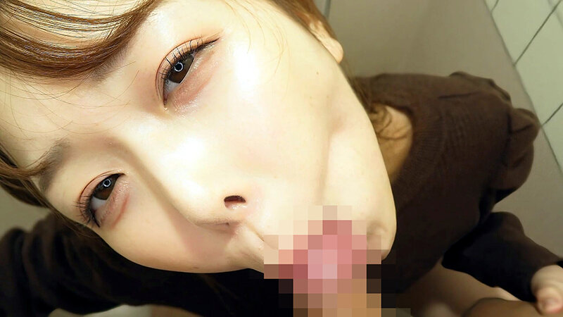 街のお姉さんがエロ過ぎてずっと見てたら、こっそり口で抜いてくれた話 画像2