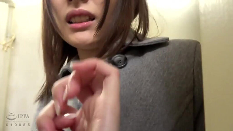 女子大生トイレ押し●み中出し 1