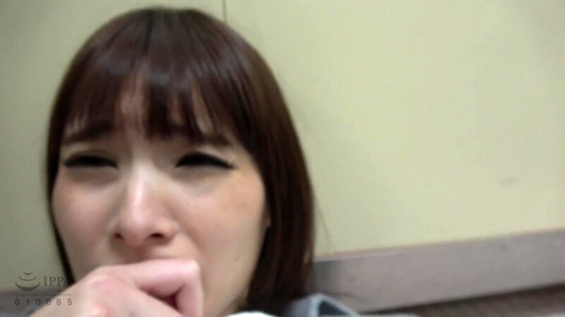 女子大生トイレ押し●み中出し 1