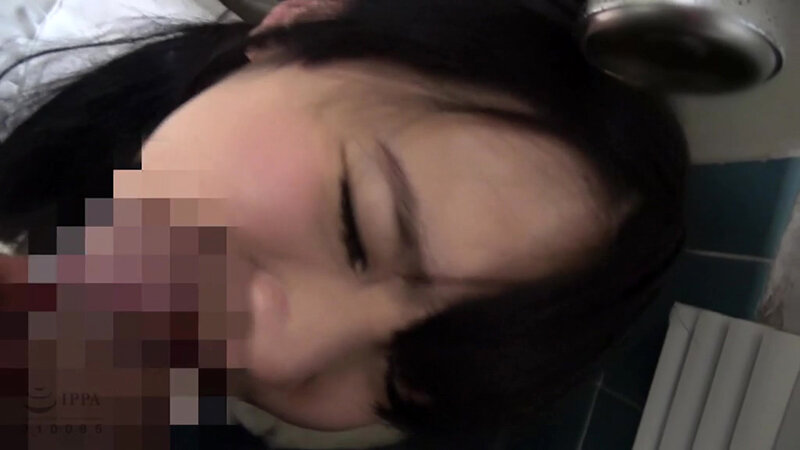 女子大生トイレ押し●み中出し 2