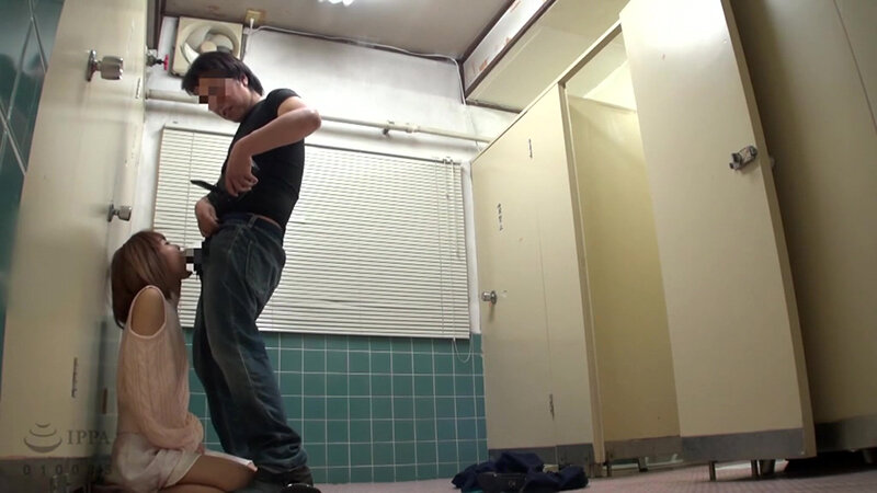 女子大生トイレ押し●み中出し 3