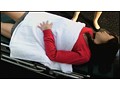お手柄救急隊員盗撮 救急車ストレッチャー搬送パンチラ サンプル画像4