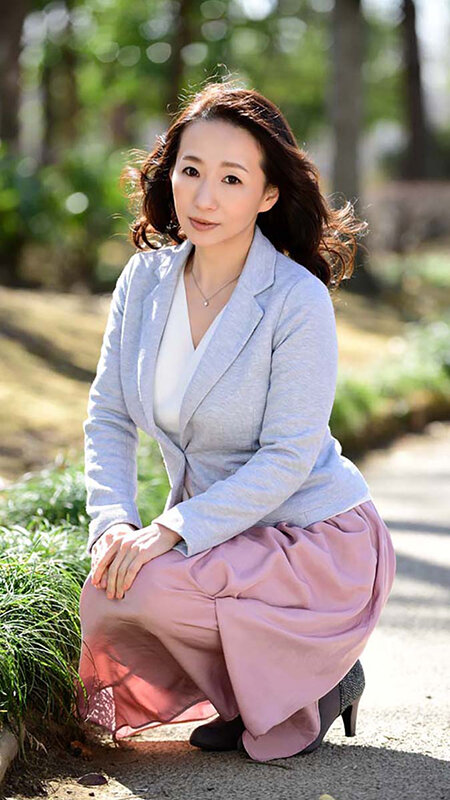 五十路で美人で爆乳って最強かよっ! 初撮りおばさん 18人8時間スペシャル4 画像3