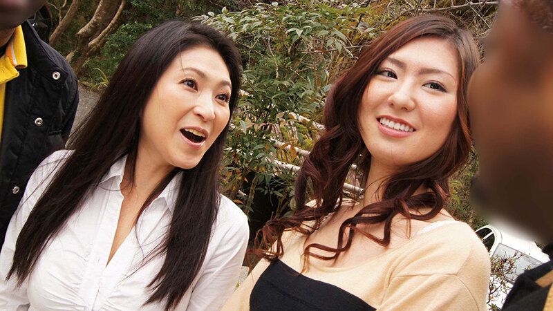「やっぱり大きいのかな」「ちょっと興味あるかも」黒人にナンパされた熟女さんはデカマラに興味津々 想像以上の巨根を膣奥まで突っ込まれ狂ったようにイキまくる 黒人マラで昇天する素人熟女12人4時間SP3 画像18
