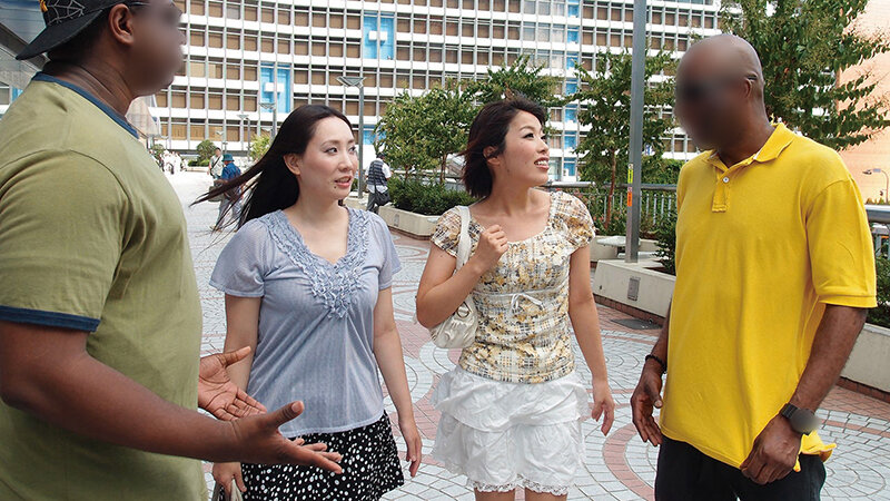 「やっぱり大きいのかな」「ちょっと興味あるかも」黒人にナンパされた熟女さんはデカマラに興味津々 想像以上の巨根を膣奥まで突っ込まれ狂ったようにイキまくる 黒人マラで昇天する素人熟女36人8時間BEST 画像6