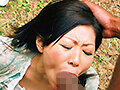 「やっぱり大きいのかな」「ちょっと興味あるかも」黒人にナンパされた熟女さんはデカマラに興味津々 想像以上の巨根を膣奥まで突っ込まれ狂ったようにイキまくる 黒人マラで昇天する素人熟女12人4時間SP4 画像13