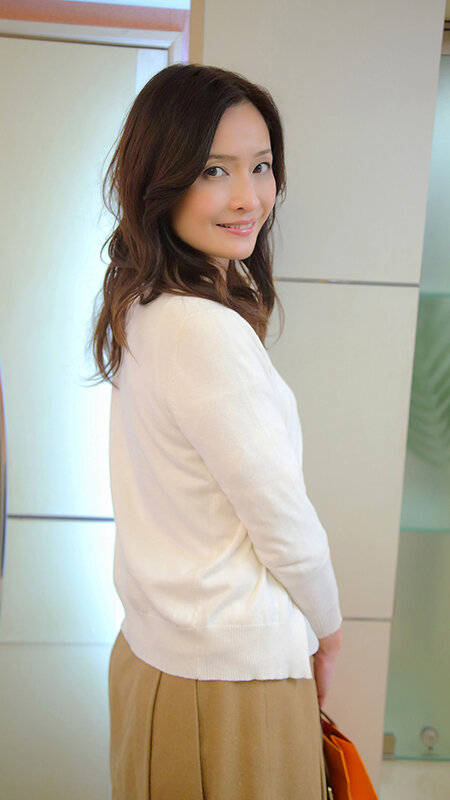 ラグジュアリーエロス 清楚で品良くセレブな熟女たち ナンパ中出し36人8時間BEST5 画像2