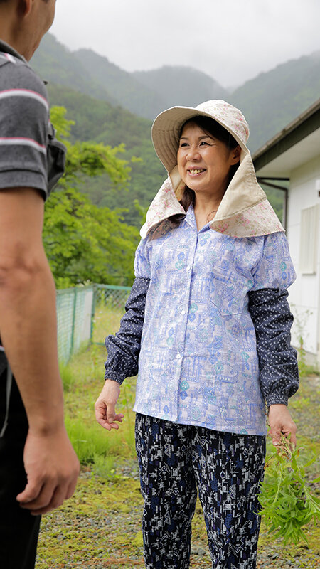 密かに欲求不満を抱えながら悶々と暮らしている 一見真面目な地方のおばさん 12人4時間3 画像3