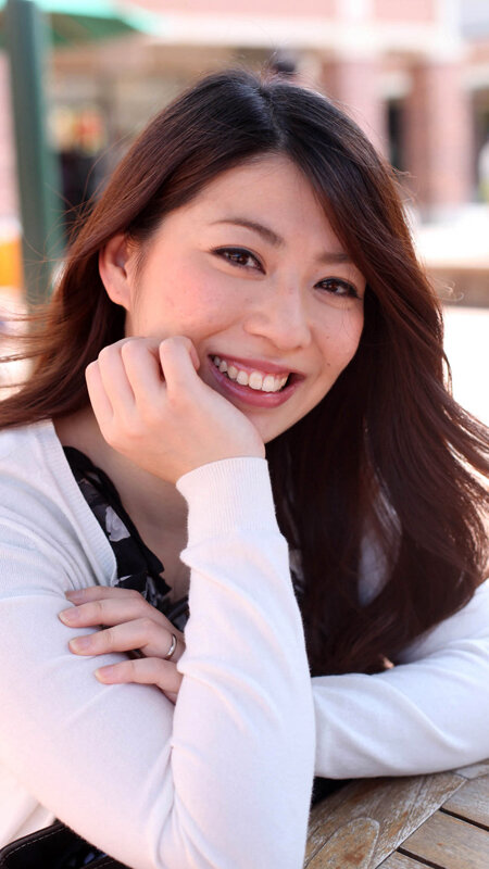 SEXするなら絶対 地方の人妻!!ヤリたい盛りの奧さんたち 平日昼間はイケない浮気タイム 清楚に見えて…実はヤリマン?旦那は知らない愛妻の淫らな性癖12名240分@11 画像1