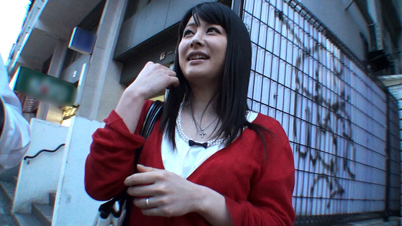 人妻AV鑑賞ナンパ ごく普通の奧さんに昼ドラの試写と偽って強烈にエロい映像を見せてみたら… はたして何人とやれるのか？ むっつりスケベな奧さん12人GET4時間スペシャル 画像1