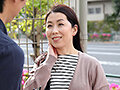 街角おばさんナンパ 商店街にいそうなごく普通のおばさんがワインの試飲でほろ酔い気分、「こんなおばさんで良いの？」とか言いながら嬉しそうに生姦SEX 「まだ妊娠するんだからね」とか言ってるマ○コに中出し！！vol.3 - FANZA版サンプル画像