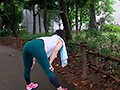 都内にあるランニングのメッカの公園で汗を流すピタスパウェアーの女子をハメ倒す！ サンプル画像8