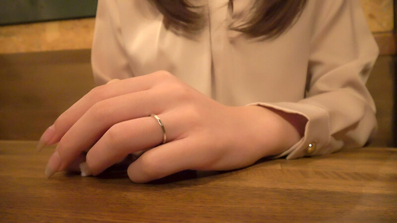 完生妻 関西で知り合った美脚スレンダー若妻 あかり(25) 花里アカリ 画像1