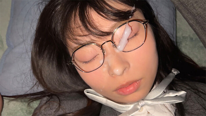 つきまとい09 艶やかな黒髪にお行儀良く制服を着た眼鏡文学美少女に近づき電車痴●。そして家までつきまとい窓の隙間から盗撮侵入し睡眠姦。公園で無邪気に笑いながら1人で遊んでいるところを再び襲い監禁ファック。 画像10