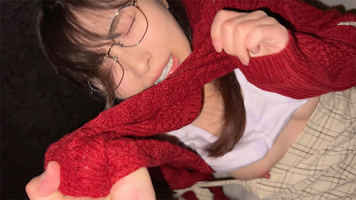つきまとい09 艶やかな黒髪にお行儀良く制服を着た眼鏡文学美少女に近づき電車痴●。そして家までつきまとい窓の隙間から盗撮侵入し睡眠姦。公園で無邪気に笑いながら1人で遊んでいるところを再び襲い監禁ファック。 画像11