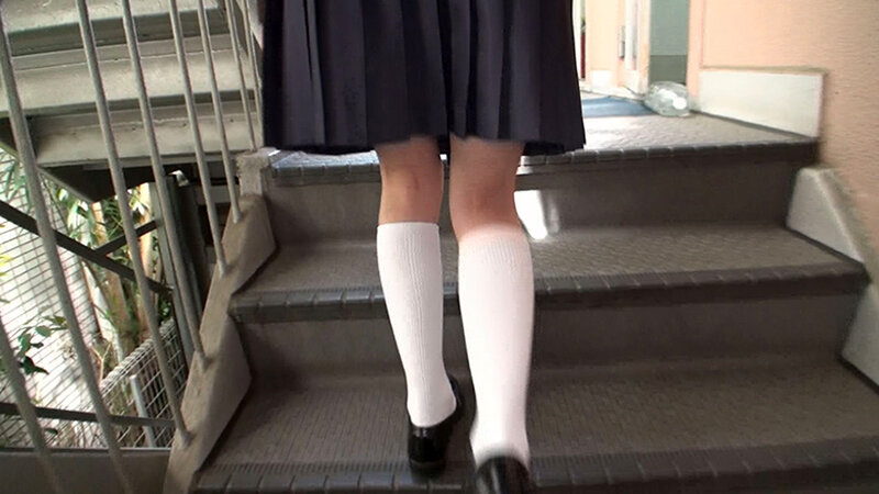 階段女子校生 制服スカートの中が見えたときエロっと思えるパンチラ 編 画像3