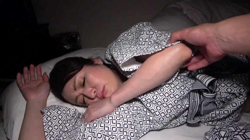 女を忘れていた美人女将たち 歓喜に震え身悶える人妻… 第三話