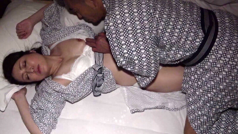 女を忘れていた美人女将たち 歓喜に震え身悶える人妻… 第三話