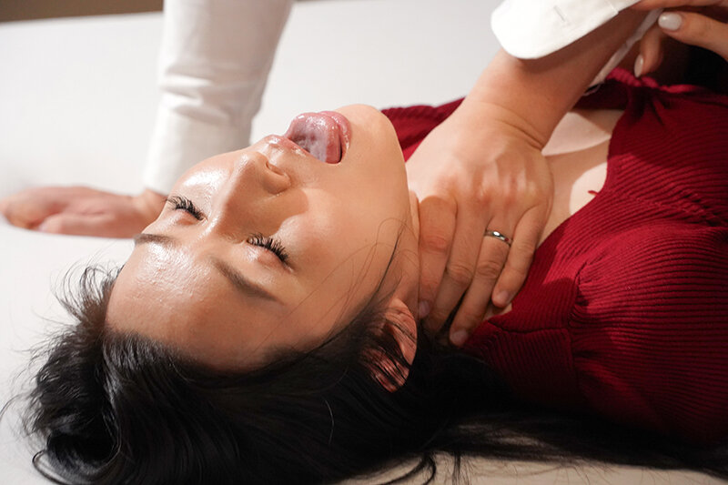 結婚生活のストレスで媚薬に手を出し人生の道を踏み外した人妻 / あずま鈴 画像1