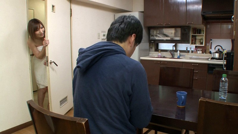 入浴中にコッソリ着替えを隠された!タオル1枚でカラダを必死に隠しながらもマ○コ丸見えな無防備義姉を見て欲情した弟は抑えがきかず尻肉鷲掴みで即ハメ!親に隠れて何度も膣奥中出し! 2 (DOD) 画像3