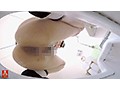 サンプル画像3 - 和式トイレ盗撮 便槽内叩きつけ！ レーザービーム尿軸おしっこ4 1/2
