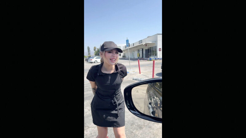 ロスの有名ホットドッグ店の看板美女がオモチャのモニターからまさかの絶頂生ハメSEXに!!アナ(25) 画像2