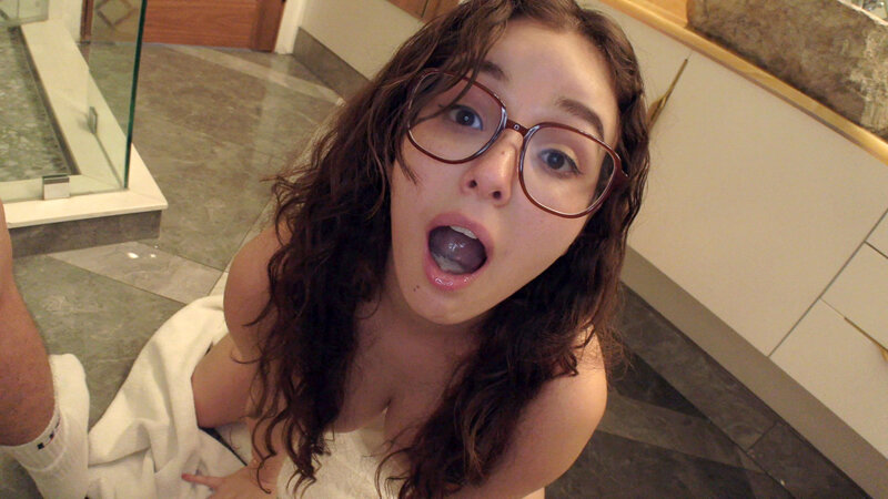 LAで出会った親日美女のカフェ店員にグッツモニターお願いしてみたら奇跡が起きた！！リアナ（28） サンプル