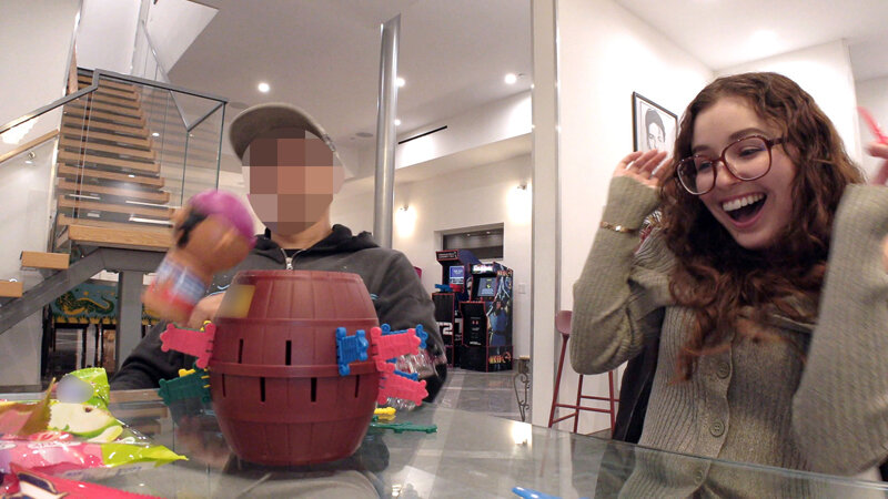 LAで出会った親日美女のカフェ店員にグッツモニターお願いしてみたら奇跡が起きた！！リアナ（28） サンプル