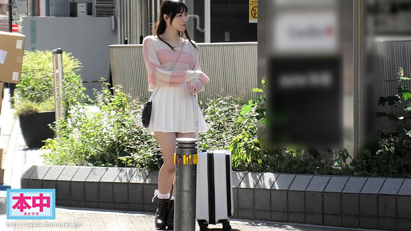 AV男優とのHを夢見てる田舎から上京1日目 22歳の普通の女の子 中出しAVデビュー 瀬下るい(仮) 1枚目
